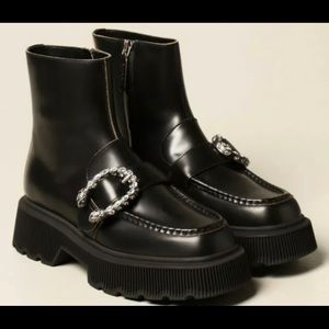 Gucci tiger head leather with rhinestone buckle ankle boot European 38 US 8. NWT